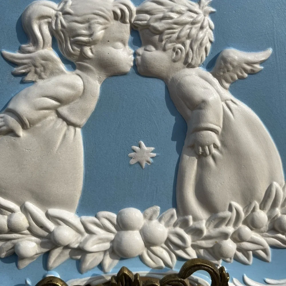 Vintage 3d embossing wall hanging, plague Angeles kissing scene
